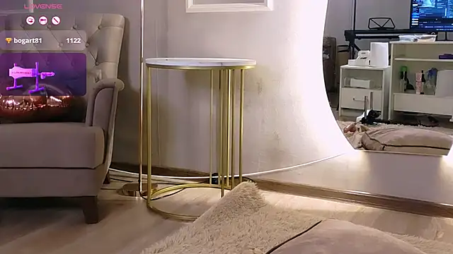 Snapshot of Britney_Lynch chatting on February 2025 12:10:02 AM Britney Lynch online show from February 2025 12:10:02 AM