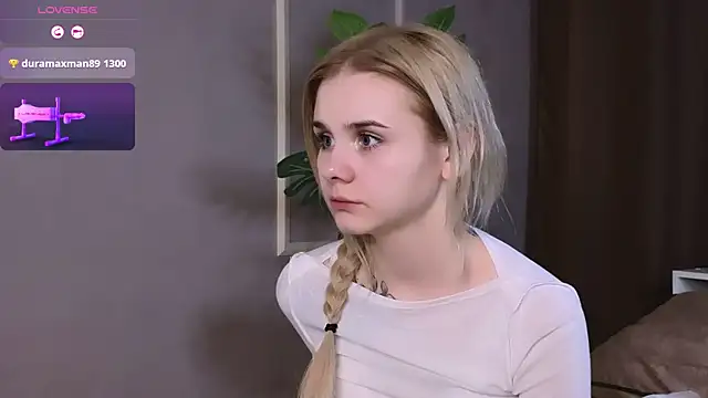 Snapshot of Britney_Lynch chatting on February 2025 03:23:01 AM Britney Lynch online show from February 2025 03:23:01 AM