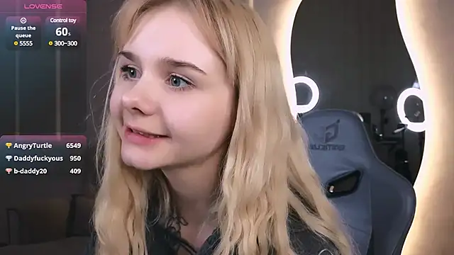 Snapshot of Britney_Lynch chatting on March 2025 12:35:02 PM Britney Lynch online show from March 2025 12:35:02 PM