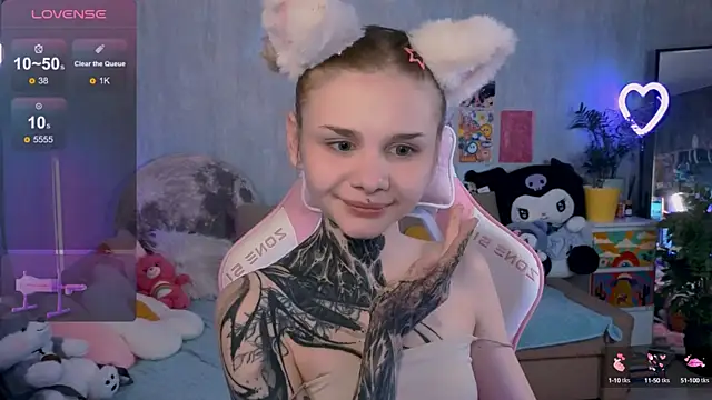 Snapshot of Britney_Lynch chatting on September 2025 08:19:01 PM Britney Lynch online show from September 2025 08:19:01 PM