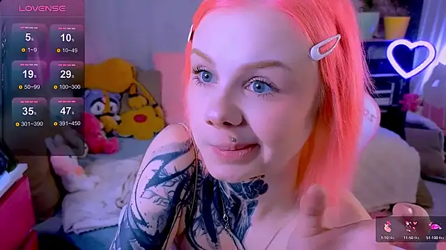 Snapshot of Britney_Lynch chatting on October 2025 08:16:02 PM Britney Lynch online show from October 2025 08:16:02 PM