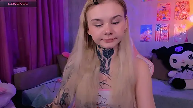 Britney Lynch online show from March 2026 08:39:01 PM