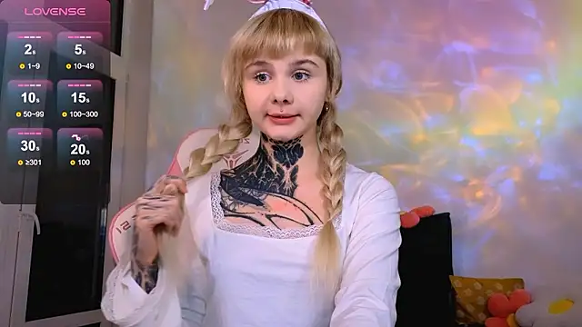 Britney Lynch online show from March 2026 07:08:01 PM