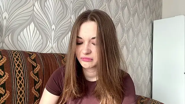 Snapshot of CharryClim chatting on September 2025 04:00:01 AM CharryClim online show from September 2025 04:00:01 AM