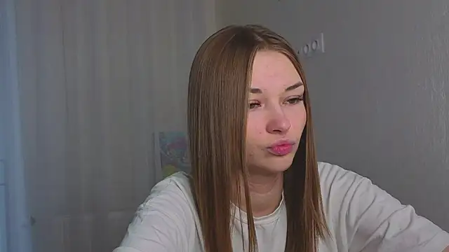 Snapshot of CharryClim chatting on October 2025 02:20:01 AM CharryClim online show from October 2025 02:20:01 AM