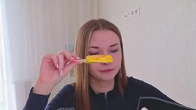 Snapshot of CharryClim chatting on October 2025 04:13:01 AM CharryClim online show from October 2025 04:13:01 AM