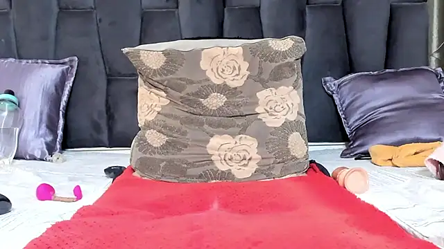 Snapshot of hot_milkbitch chatting on March 2025 03:25:01 PM hot milkbitch online show from March 2025 03:25:01 PM