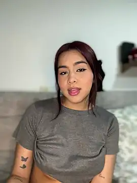 Snapshot of Zarah_Blare chatting on January 2025 02:52:01 AM Zarah Blare online show from January 2025 02:52:01 AM