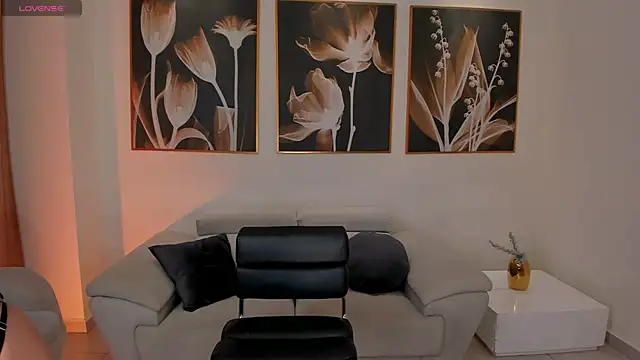 Snapshot of GigiLee_ chatting on December 2024 11:53:01 AM GigiLee online show from December 2024 11:53:01 AM