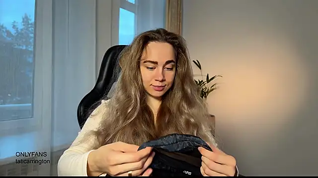 Snapshot of hotexclusive_ chatting on November 2025 04:40:02 AM hotexclusive online show from November 2025 04:40:02 AM