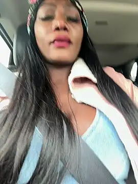 Snapshot of SUUKAM chatting on December 2024 05:33:02 PM SUUKAM online show from December 2024 05:33:02 PM