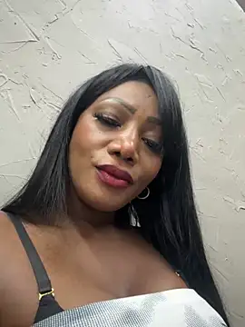 Snapshot of SUUKAM chatting on December 2024 09:31:01 PM SUUKAM online show from December 2024 09:31:01 PM