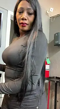 Snapshot of SUUKAM chatting on January 2025 03:31:02 PM SUUKAM online show from January 2025 03:31:02 PM