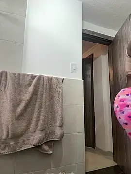 Snapshot of SUUKAM chatting on February 2025 02:53:01 PM SUUKAM online show from February 2025 02:53:01 PM