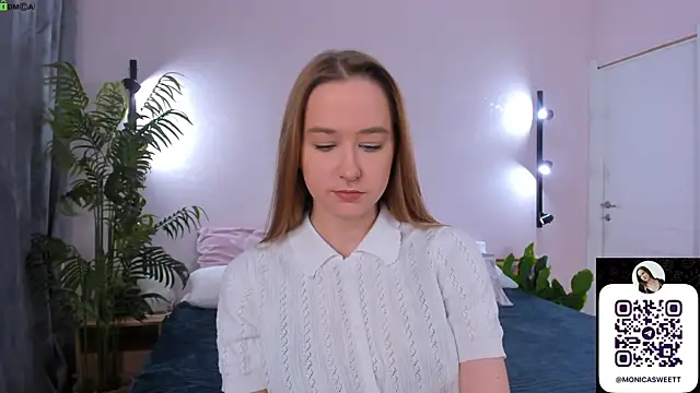 Snapshot of Sweett_Monica chatting on May 2026 01:02:02 AM Sweett Monica online show from May 2026 01:02:02 AM
