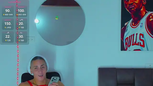 Snapshot of MikeRoss7777 chatting on December 2024 07:05:01 AM MikeRoss7777 online show from December 2024 07:05:01 AM