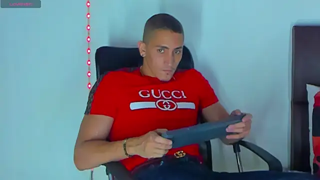 Snapshot of MikeRoss7777 chatting on December 2024 02:17:02 PM MikeRoss7777 online show from December 2024 02:17:02 PM