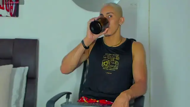 Snapshot of MikeRoss7777 chatting on January 2025 10:06:01 PM MikeRoss7777 online show from January 2025 10:06:01 PM