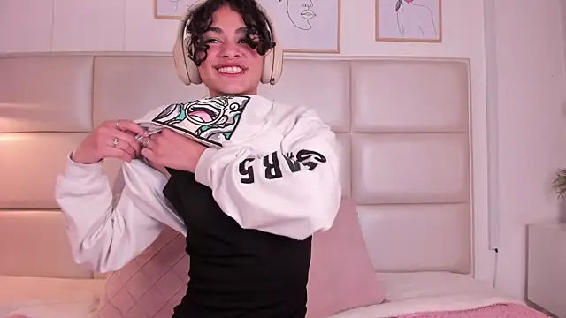 Snapshot of ZukyXYakihiro89 chatting on December 2024 07:56:01 PM ZukyXYakihiro89 online show from December 2024 07:56:01 PM