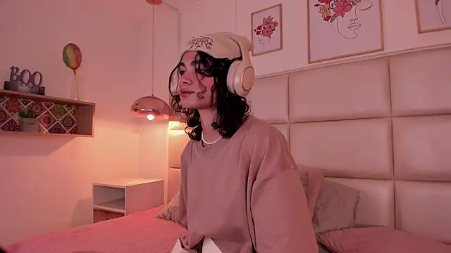 Snapshot of ZukyXYakihiro89 chatting on December 2024 07:21:02 PM ZukyXYakihiro89 online show from December 2024 07:21:02 PM