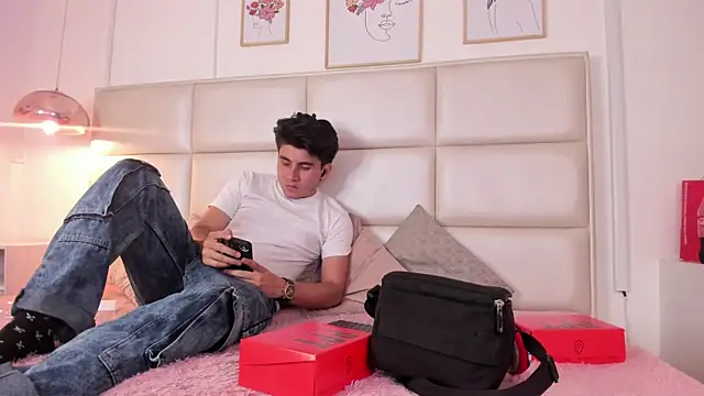 Snapshot of ZukyXYakihiro89 chatting on January 2025 01:08:01 AM ZukyXYakihiro89 online show from January 2025 01:08:01 AM