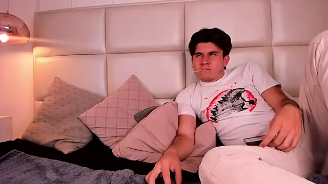 Snapshot of ZukyXYakihiro89 chatting on January 2025 10:26:01 PM ZukyXYakihiro89 online show from January 2025 10:26:01 PM