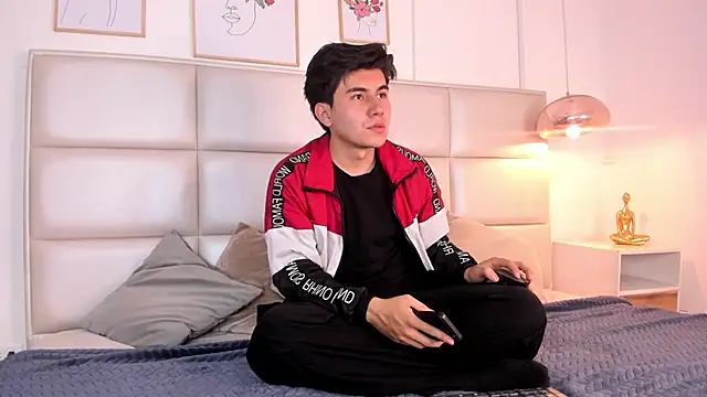 Snapshot of ZukyXYakihiro89 chatting on March 2025 06:01:02 PM ZukyXYakihiro89 online show from March 2025 06:01:02 PM