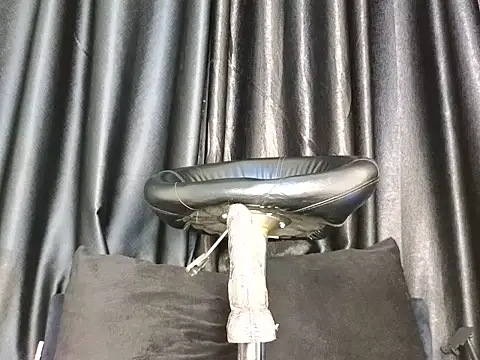 Snapshot of Fuck-Me-Daddyy chatting on September 2025 02:13:01 AM Fuck-Me-Daddyy online show from September 2025 02:13:01 AM