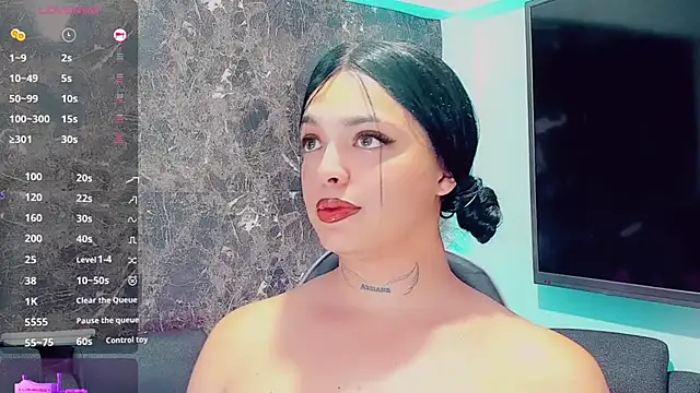 Emmaa Saenz  online show from February 2026 11:54:01 PM