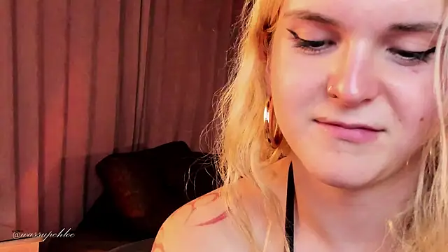 misschloe   online show from December 2024 03:04:02 AM