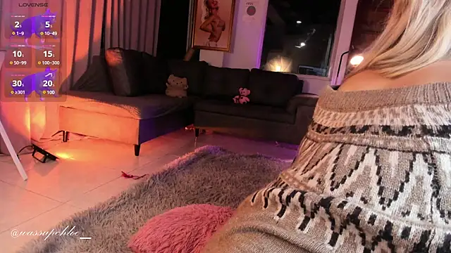 misschloe   online show from March 2025 11:32:02 PM