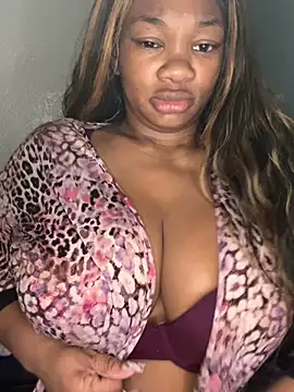 Snapshot of CharismaaBanx chatting on December 2024 10:05:02 AM CharismaaBanx online show from December 2024 10:05:02 AM