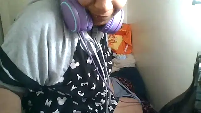 Snapshot of Daszler chatting on February 2025 07:43:01 AM Daszler online show from February 2025 07:43:01 AM