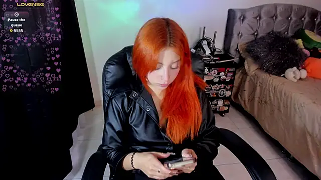 Violetaarey online show from April 2026 08:57:02 PM