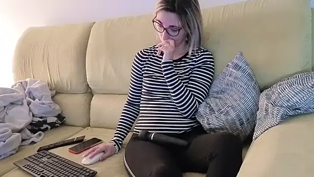 sexy blondie92 online show from March 2026 10:02:02 PM