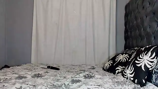 Snapshot of MissTiTi01 chatting on October 2025 01:24:02 PM MissTiTi01 online show from October 2025 01:24:02 PM