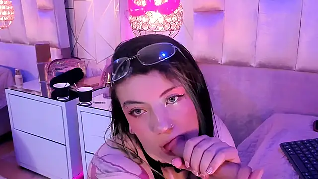 Broklinwhite  online show from May 2026 01:40:01 PM