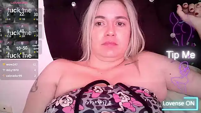 Izury Blondee online show from September 2025 12:07:01 PM