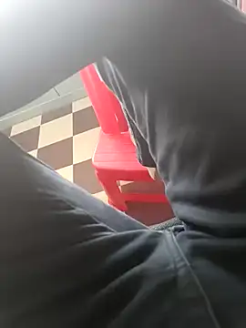 Snapshot of HeftyTheory7 chatting on October 2025 08:29:02 AM HeftyTheory7 online show from October 2025 08:29:02 AM