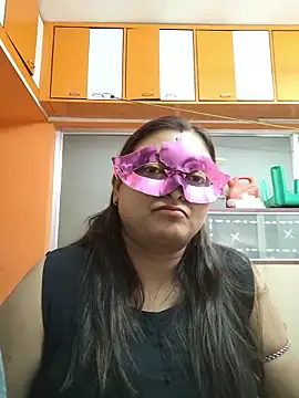 Snapshot of SWEETLYBOMB chatting on May 2026 03:19:01 PM SWEETLYBOMB online show from May 2026 03:19:01 PM