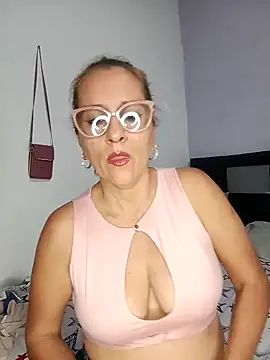 Snapshot of deisy_summers47x chatting on January 2025 02:36:01 PM deisy summers47x online show from January 2025 02:36:01 PM