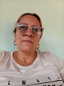 Snapshot of deisy_summers47x chatting on February 2025 12:54:01 AM deisy summers47x online show from February 2025 12:54:01 AM