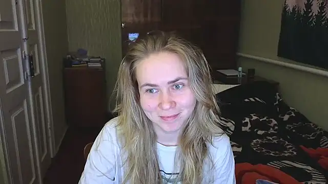 Snapshot of Riley_Roo chatting on December 2024 08:16:01 PM Riley Roo online show from December 2024 08:16:01 PM