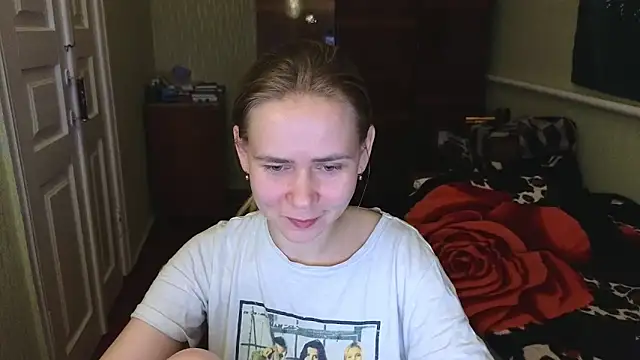 Snapshot of Riley_Roo chatting on December 2024 09:52:01 PM Riley Roo online show from December 2024 09:52:01 PM