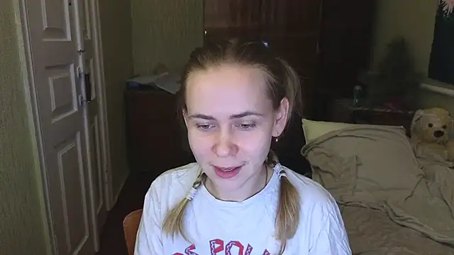 Snapshot of Riley_Roo chatting on January 2025 08:44:01 PM Riley Roo online show from January 2025 08:44:01 PM