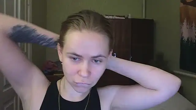 Snapshot of Riley_Roo chatting on January 2025 10:28:01 PM Riley Roo online show from January 2025 10:28:01 PM