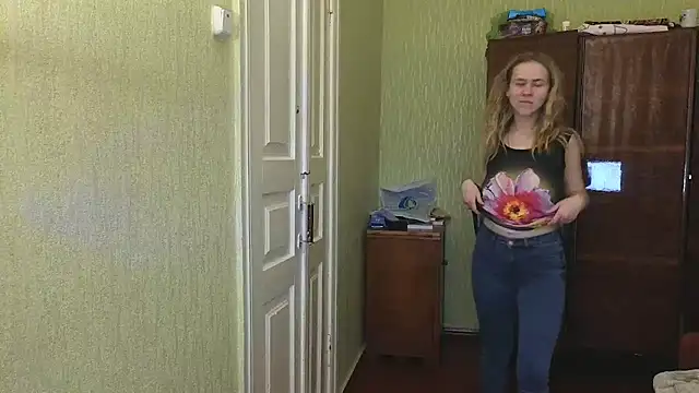 Snapshot of Riley_Roo chatting on January 2025 05:28:01 PM Riley Roo online show from January 2025 05:28:01 PM