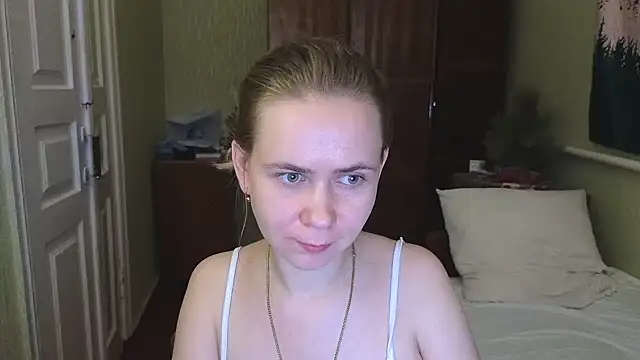 Snapshot of Riley_Roo chatting on January 2025 08:53:02 PM Riley Roo online show from January 2025 08:53:02 PM