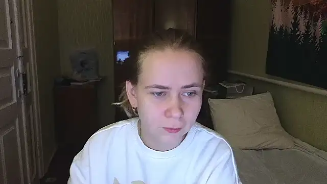 Snapshot of Riley_Roo chatting on February 2025 05:40:01 PM Riley Roo online show from February 2025 05:40:01 PM