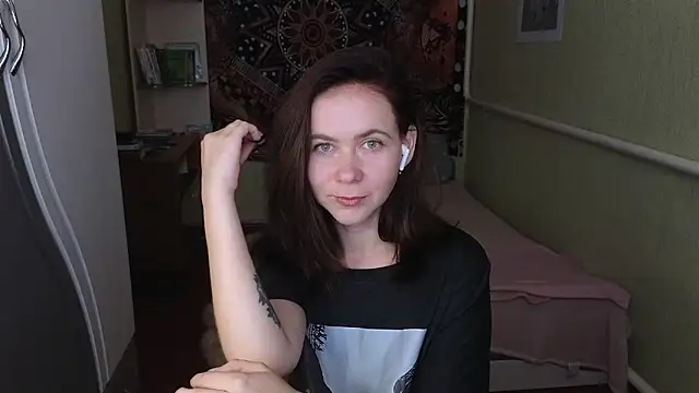 Snapshot of Riley_Roo chatting on September 2025 08:16:01 AM Riley Roo online show from September 2025 08:16:01 AM